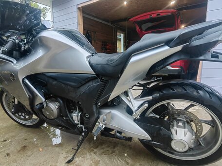 2011 Honda VFR 1200, серебристый, 750000 рублей, вид 5