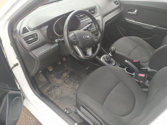 2014 Kia Rio 6-speed III, белый - вид 4