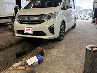 2015 Honda Stepwgn V, белый, 1780000 рублей, вид 3