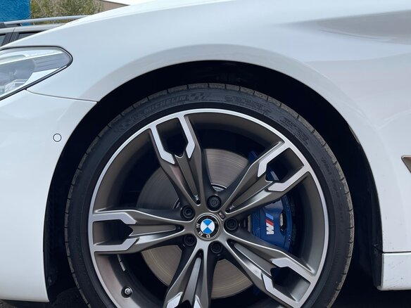 2019 BMW 5 серии M550d xDrive VII (G30/G31/G38), белый, 7000000 рублей - вид 5
