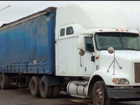2002 International 9000 Series, белый, 1030000 рублей, вид 2
