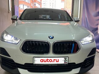 2020 BMW X2 sDrive18i I (F39), белый, 3500000 рублей, вид 1