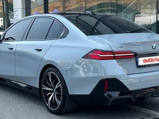 2025 BMW 5 серии 530i xDrive VIII (G60/G61/G68), серый, 7050098 рублей, вид 2