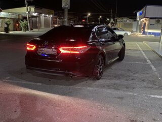 2021 Toyota Camry VIII (XV70) Рестайлинг, чёрный, 3600000 рублей, вид 3