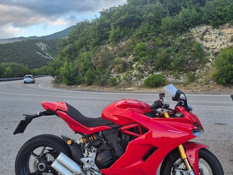 2017 Ducati Supersport, красный, 1000000 рублей, вид 2