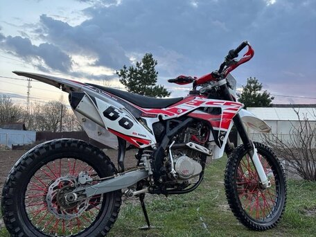 2021 BSE Z5, красный, 125000 рублей, вид 3