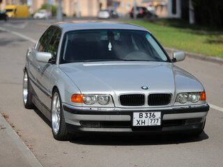 2000 BMW 7 серии 735i III (E38) Рестайлинг, серебристый, 1399000 рублей, вид 3