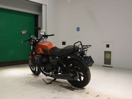 2022 Moto Guzzi V 7, оранжевый, 900000 рублей, вид 5