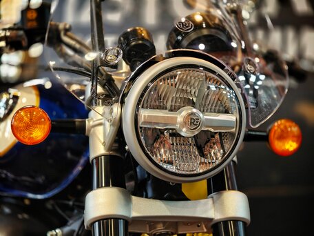 2026 Royal Enfield Super Meteor, синий, 792000 рублей, вид 4