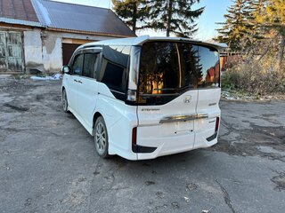 2017 Honda Stepwgn Spada V Рестайлинг, белый, 2800000 рублей, вид 3