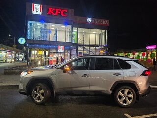 2019 Toyota RAV4 V (XA50), серебристый, 3034986 рублей, вид 4