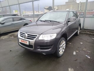 2008 Volkswagen Touareg I Рестайлинг, серый, 900000 рублей, вид 1