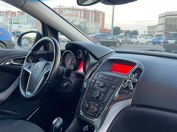 2011 Opel Astra J, серебристый - вид 1