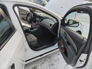 2010 Chevrolet Cruze I, белый, 550000 рублей, вид 4
