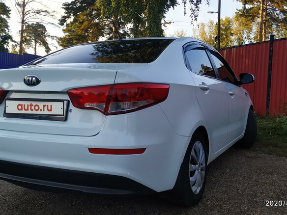 2015 Kia Rio III Рестайлинг, белый - вид 4