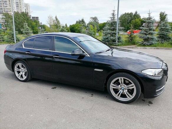 2014 BMW 5 серии 520i VI (F10/F11/F07) Рестайлинг, чёрный, 1630000 рублей - вид 1