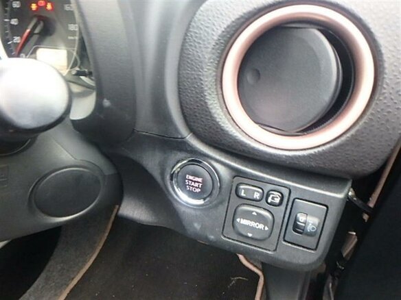 2013 Toyota Vitz III (XP130), красный, 850000 рублей - вид 19