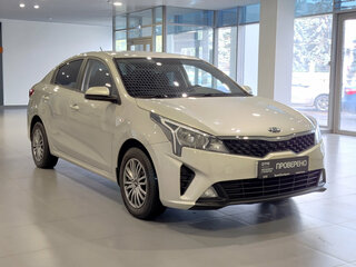 2020 Kia Rio IV Рестайлинг, серый, 1250000 рублей, вид 3