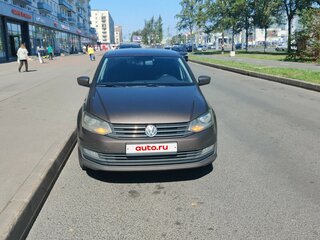 2017 Volkswagen Polo V Рестайлинг, коричневый, 700000 рублей, вид 1