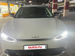 2023 Kia EV6 Standard Range I, белый, 2450000 рублей, вид 3