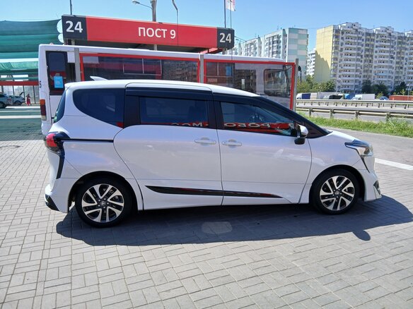 2020 Toyota Sienta II Рестайлинг, белый, 1850000 рублей - вид 21