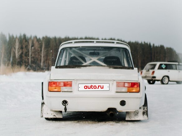 2008 Lada (ВАЗ) 2105, белый, 1500000 рублей - вид 9