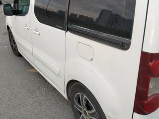 2012 Citroen Berlingo II Рестайлинг, белый, 700000 рублей, вид 1
