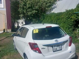 2016 Toyota Vitz III (XP130) Рестайлинг, белый, 1030000 рублей, вид 3