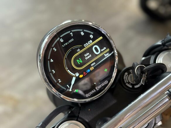 2026 Royal Enfield Bear 650, золотистый, 737000 рублей - вид 2