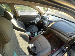 2013 Hyundai Solaris I, чёрный, 700000 рублей, вид 5