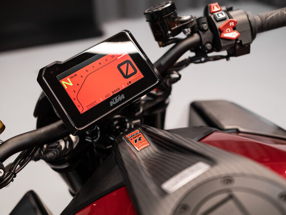 2022 KTM 1290 Super Duke R, красный - вид 8