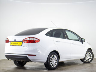 2015 Ford Fiesta Mk6 Рестайлинг, белый, 799000 рублей, вид 4
