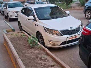 2013 Kia Rio 4-speed III, белый, 930000 рублей, вид 5