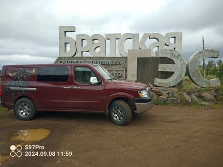 2012 Nissan NV-Series (1500/2500/3500), пурпурный, 2300000 рублей, вид 4