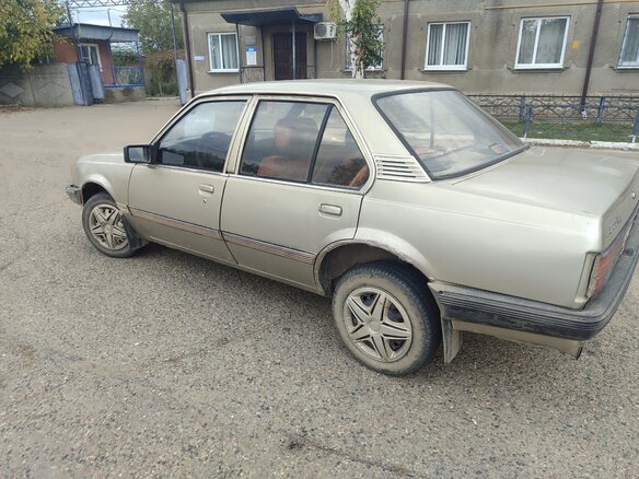 1986 Opel Ascona C, золотистый, 90000 рублей - вид 5