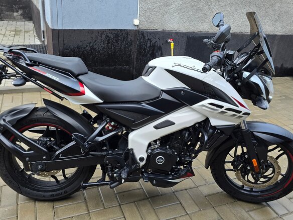 2022 Bajaj Pulsar NS 200, белый, 260000 рублей