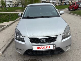 2010 Kia Rio II Рестайлинг, серебристый, 370000 рублей, вид 1