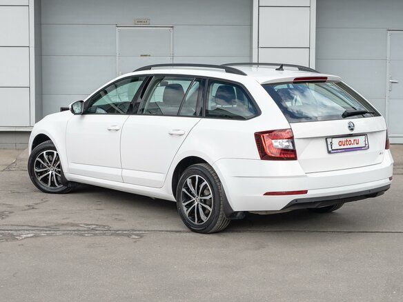 2017 Skoda Octavia III (A7) Рестайлинг, белый - вид 3