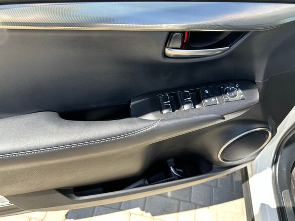 2020 Lexus NX 300h I Рестайлинг, белый, 3690000 рублей - вид 13