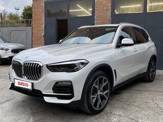 2020 BMW X5 25d IV (G05/G18), белый, 4900000 рублей, вид 1