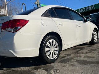 2014 Chevrolet Cruze I Рестайлинг, белый, 650000 рублей, вид 2