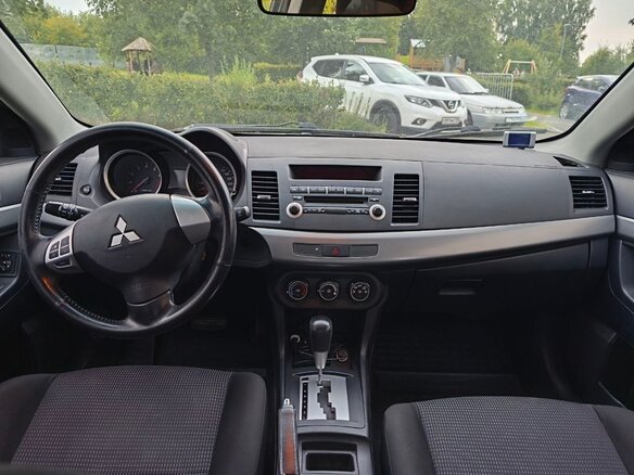 2010 Mitsubishi Lancer X, белый, 750000 рублей - вид 4
