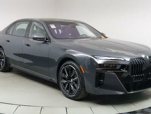 Открыть фотографии: BMW 7 серии VII (G70)