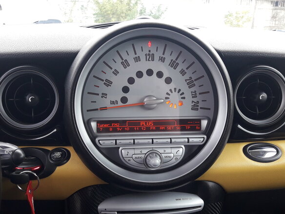 2008 Mini Hatch Cooper S II (R56), жёлтый, 1100000 рублей - вид 7