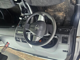 2011 Toyota Corolla X (E140, E150) Рестайлинг, серебристый, 1050000 рублей, вид 2
