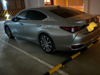 2018 Lexus ES 250 VII, серый, 3700000 рублей, вид 3
