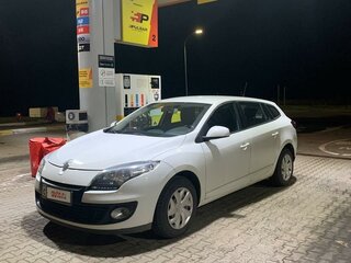 2013 Renault Megane III Рестайлинг, белый, 990000 рублей, вид 1