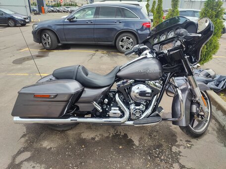 2015 Harley-Davidson Street Glide, серый, 1500000 рублей, вид 3