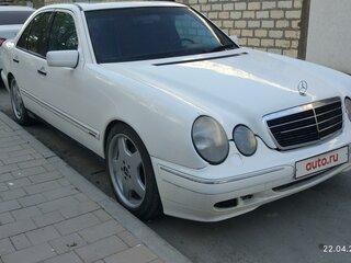 1995 Mercedes-Benz E-Класс 320 II (W210, S210), белый, 500000 рублей, вид 1