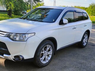 2014 Mitsubishi Outlander III Рестайлинг, белый, 1650000 рублей, вид 1